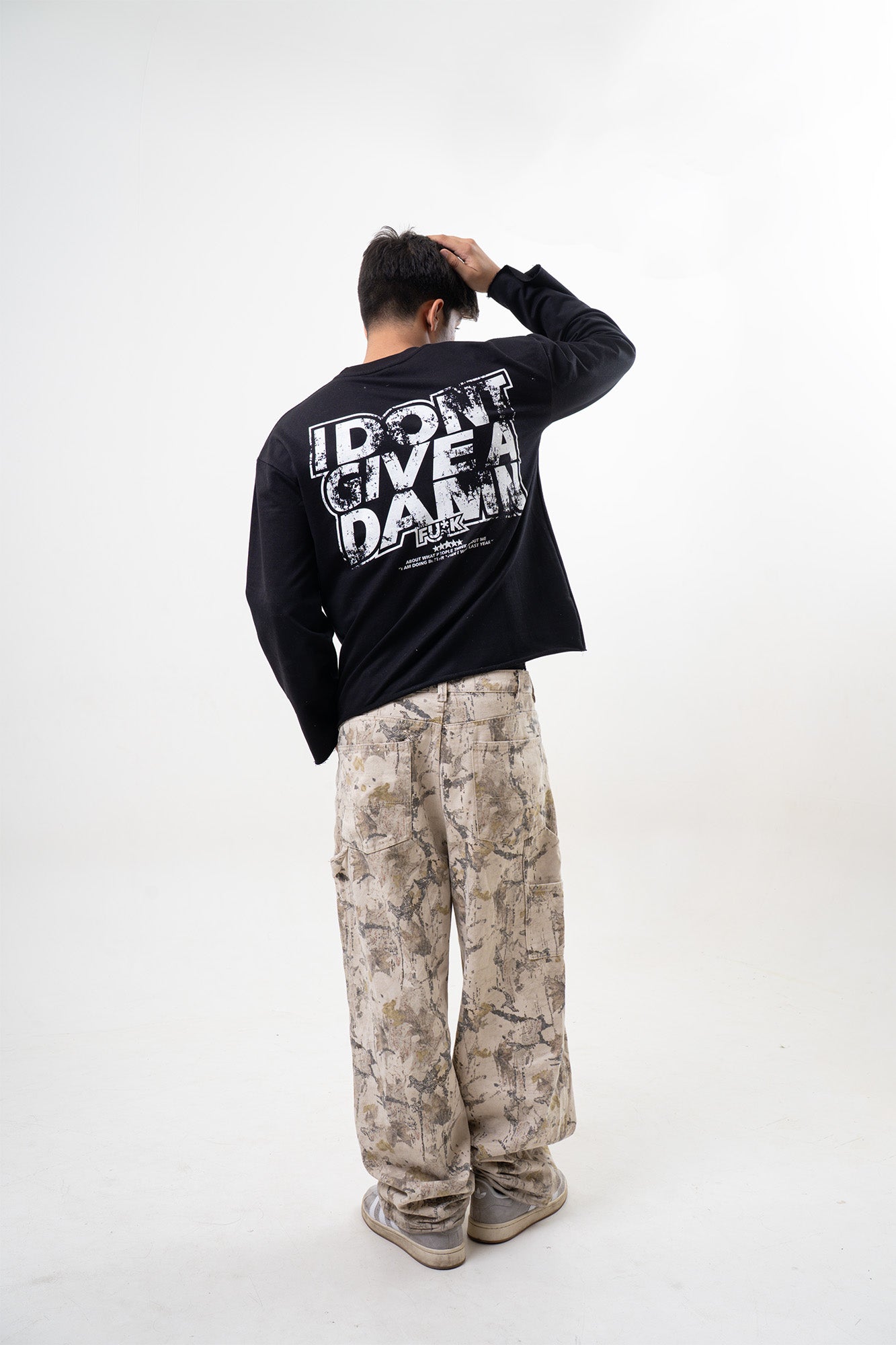 V2 GIVE A DAMN Long Sleeve Tee